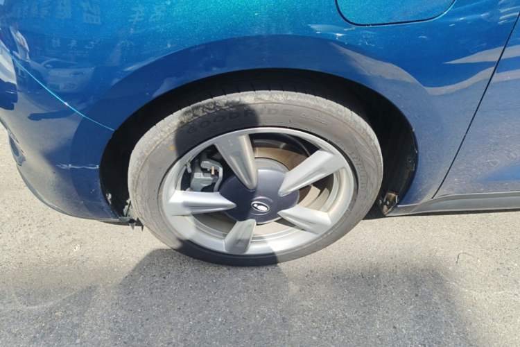 Used ORA Good Cat 2023 401 km Standard Range Prestige Version Lithium Iron Phosphate Left Front Wheel Hub