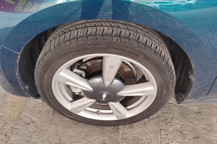 Used ORA Good Cat 2023 401 km Standard Range Luxury Version Lithium Iron Phosphate Left Front Wheel Hub