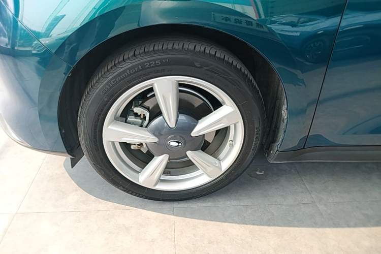 Used ORA Good Cat 2023 401 km Standard Range Luxury Version Lithium Iron Phosphate Left Front Wheel Hub