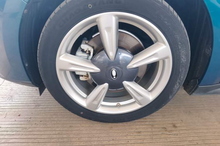 Used ORA Good Cat 2023 401 km Standard Range Prestige Version Lithium Iron Phosphate Left Front Wheel Hub