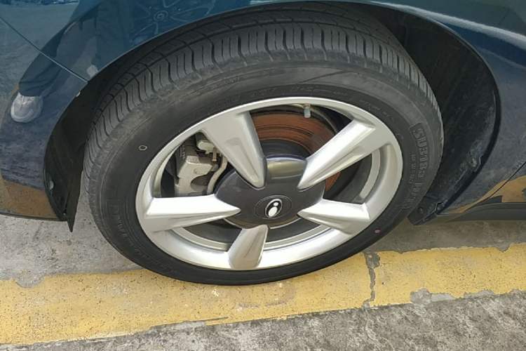 Used ORA Good Cat 2023 401 km Standard Range Prestige Version Lithium Iron Phosphate Left Front Wheel Hub