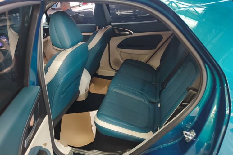Used ORA Good Cat 2023 401 km Standard Range Luxury Version Lithium Iron Phosphate Left Rear Seat