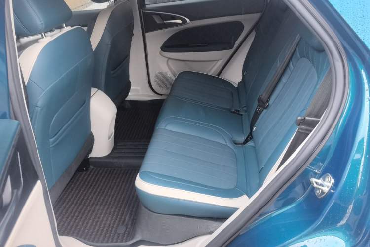 Used ORA Good Cat 2023 401 km Standard Range Luxury Version Lithium Iron Phosphate Left Rear Seat