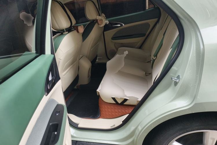 Used ORA Good Cat 2023 401 km Standard Range Luxury Version Lithium Iron Phosphate Left Rear Seat