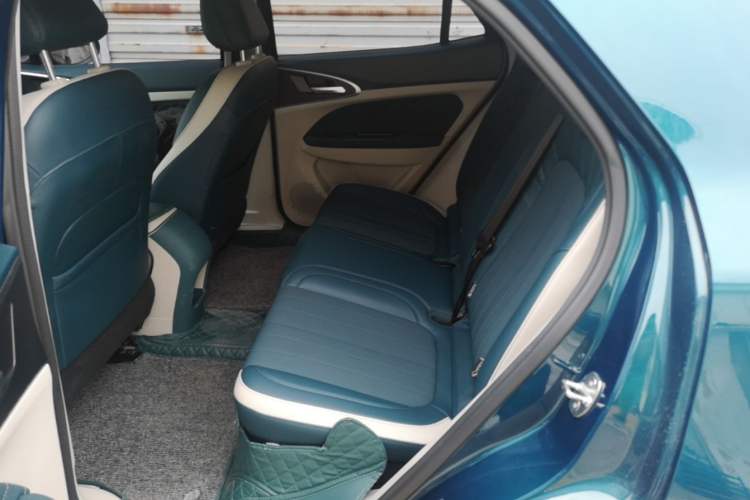 Used ORA Good Cat 2023 401 km Standard Range Luxury Version Lithium Iron Phosphate Left Rear Seat