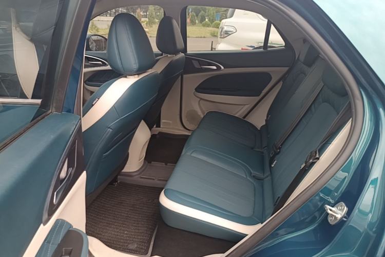 Used ORA Good Cat 2023 401 km Standard Range Luxury Version Lithium Iron Phosphate Left Rear Seat