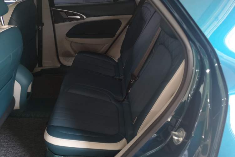 Used ORA Good Cat 2023 401 km Standard Range Luxury Version Lithium Iron Phosphate Left Rear Seat