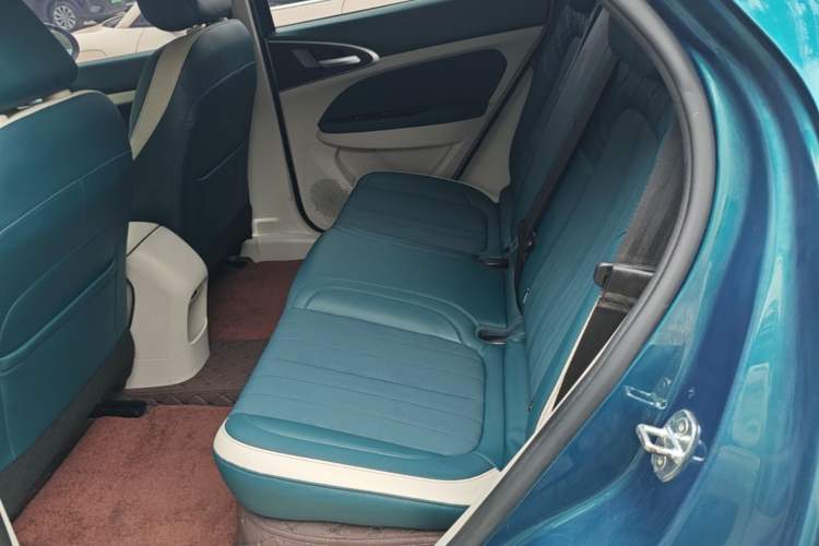 Used ORA Good Cat 2023 401 km Standard Range Premium Version Lithium Iron Phosphate Left Rear Seat