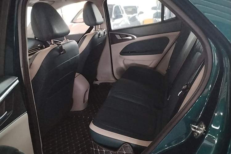 Used ORA Good Cat 2023 401 km Standard Range Prestige Version Lithium Iron Phosphate Left Rear Seat