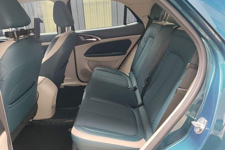 Used ORA Good Cat 2023 401 km Standard Range Luxury Version Lithium Iron Phosphate Left Rear Seat