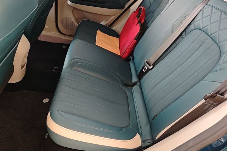 Used ORA Good Cat 2023 401 km Standard Range Premium Version Lithium Iron Phosphate Left Rear Seat