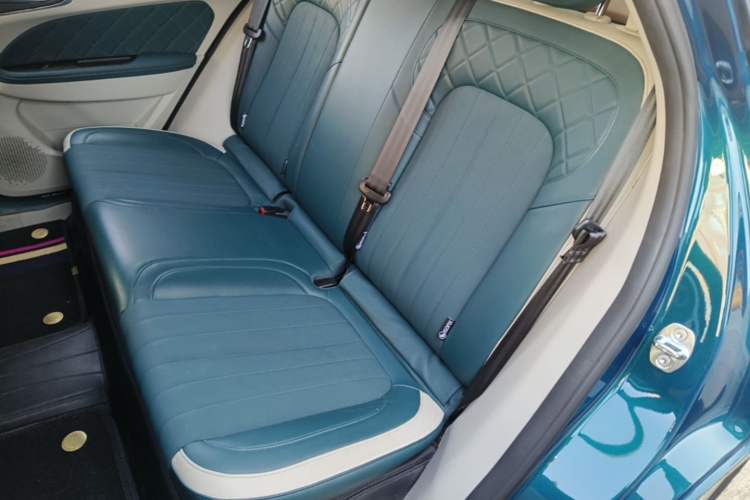Used ORA Good Cat 2023 401 km Standard Range Prestige Version Lithium Iron Phosphate Left Rear Seat