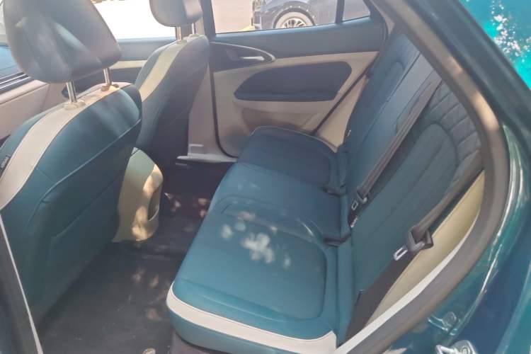 Used ORA Good Cat 2023 401 km Standard Range Prestige Version Lithium Iron Phosphate Left Rear Seat