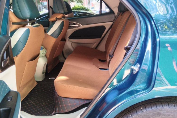 Used ORA Good Cat 2023 401 km Standard Range Luxury Version Lithium Iron Phosphate Left Rear Seat
