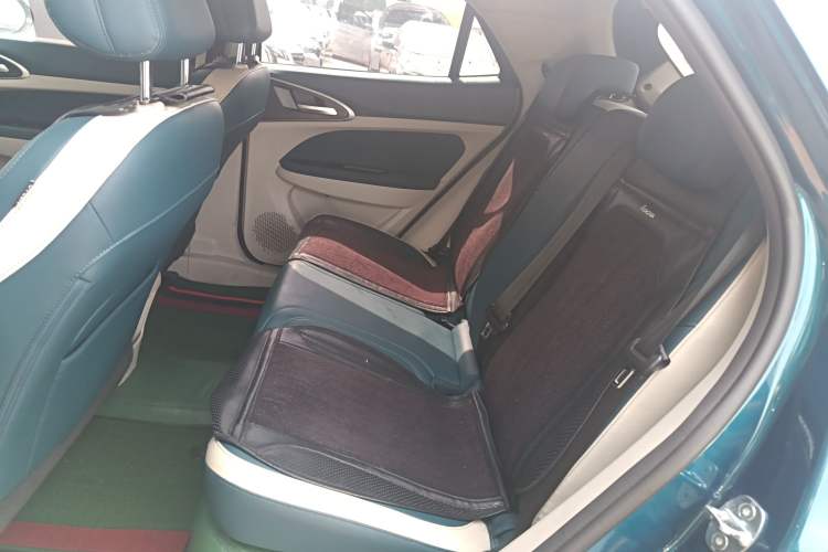 Used ORA Good Cat 2023 401 km Standard Range Luxury Version Lithium Iron Phosphate Left Rear Seat