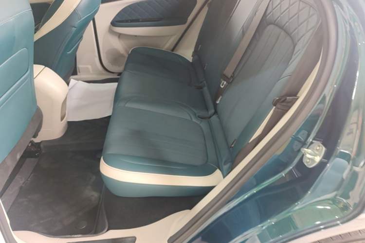 Used ORA Good Cat 2023 401 km Standard Range Prestige Version Lithium Iron Phosphate Left Rear Seat