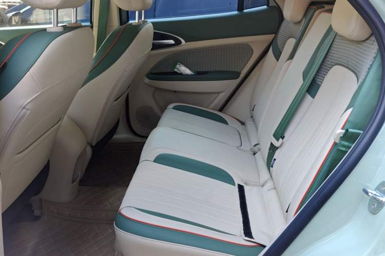 Used ORA Good Cat 2023 401 km Standard Range Luxury Version Lithium Iron Phosphate Left Rear Seat