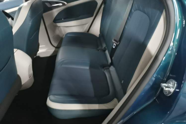 Used ORA Good Cat 2023 401 km Standard Range Luxury Version Lithium Iron Phosphate Left Rear Seat