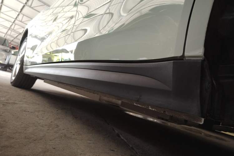 Used ORA Good Cat 2023 401 km Standard Range Luxury Version Lithium Iron Phosphate Left Side Sill