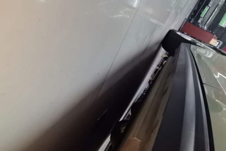 Used ORA Good Cat 2023 401 km Standard Range Luxury Version Lithium Iron Phosphate Left Side Sill