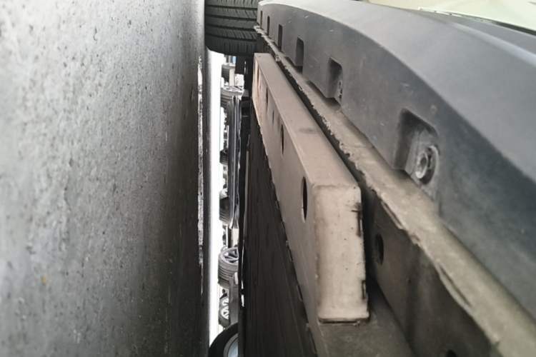 Used ORA Good Cat 2023 401 km Standard Range Prestige Version Lithium Iron Phosphate Left Side Sill