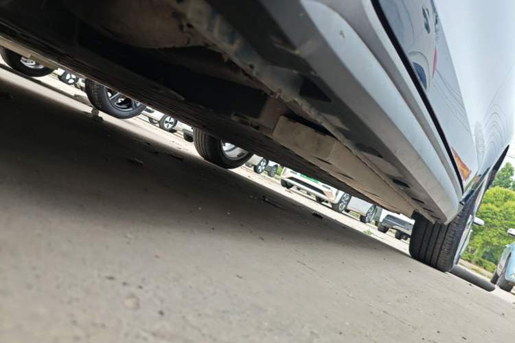 Used ORA Good Cat 2023 401 km Standard Range Premium Version Lithium Iron Phosphate Left Side Sill