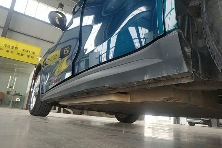 Used ORA Good Cat 2023 401 km Standard Range Premium Version Lithium Iron Phosphate Left Side Sill