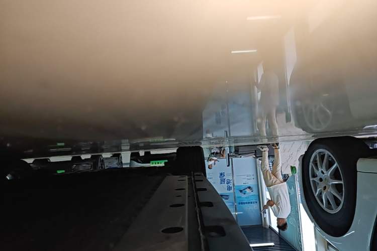 Used ORA Good Cat 2023 401 km Standard Range Luxury Version Lithium Iron Phosphate Left Side Sill