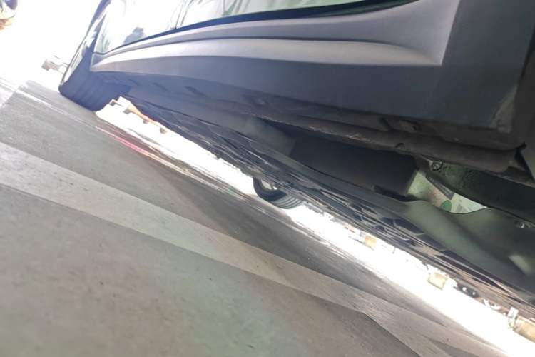 Used ORA Good Cat 2023 401 km Standard Range Premium Version Lithium Iron Phosphate Left Side Sill