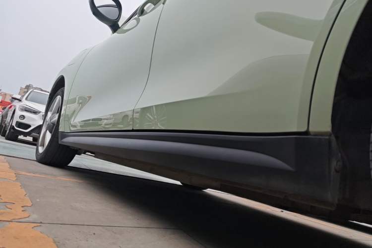 Used ORA Good Cat 2023 401 km Standard Range Premium Version Lithium Iron Phosphate Left Side Sill