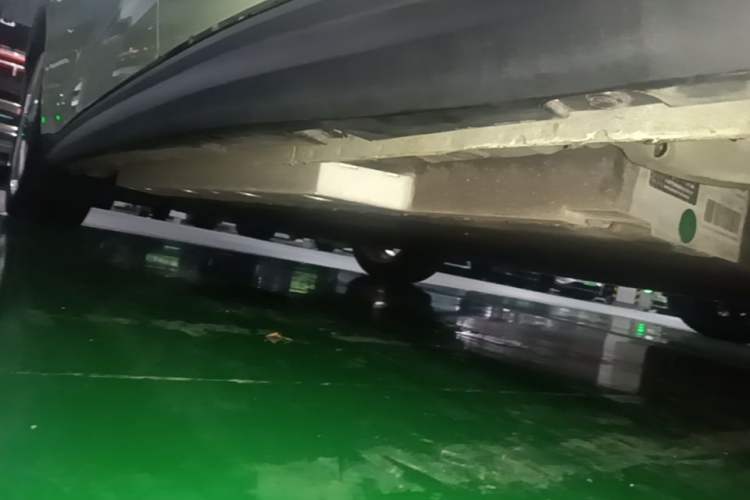 Used ORA Good Cat 2023 401 km Standard Range Premium Version Lithium Iron Phosphate Left Side Sill