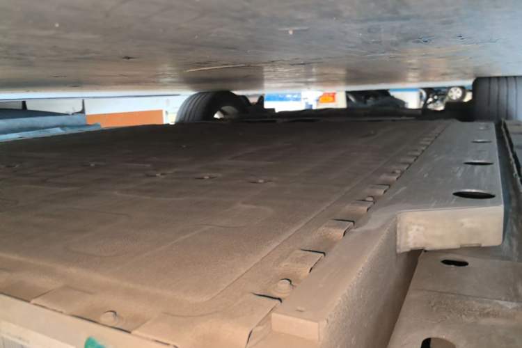 Used ORA Good Cat 2023 401 km Standard Range Prestige Version Lithium Iron Phosphate Left Side Sill