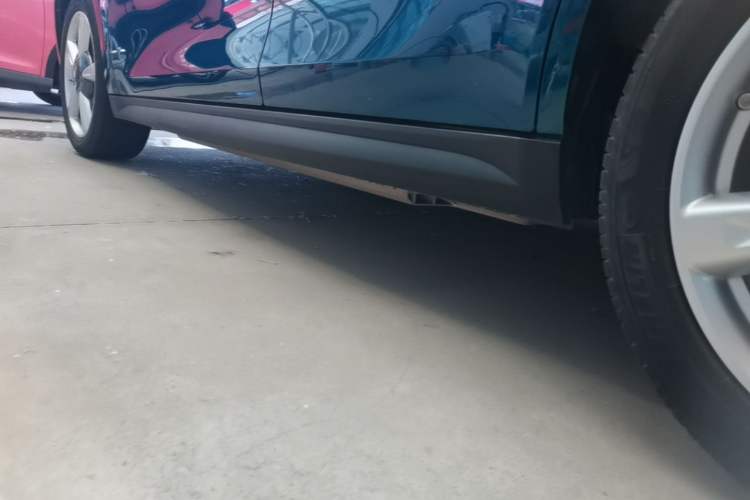 Used ORA Good Cat 2023 401 km Standard Range Premium Trim Ternary Lithium Left Side Sill
