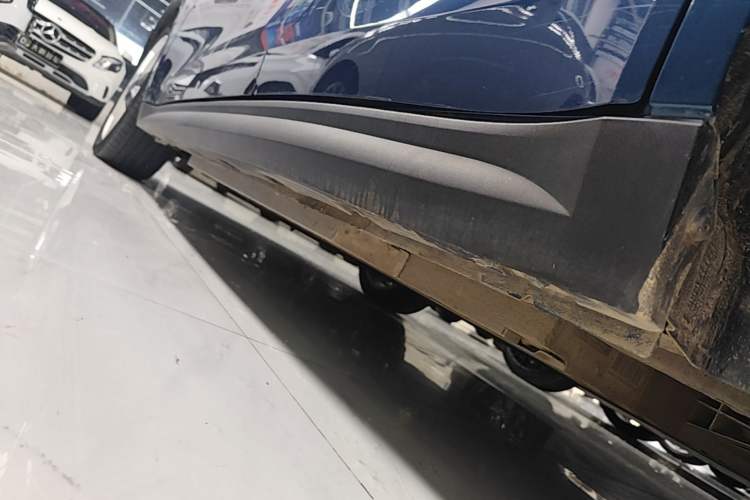 Used ORA Good Cat 2023 401 km Standard Range Luxury Version Lithium Iron Phosphate Left Side Sill