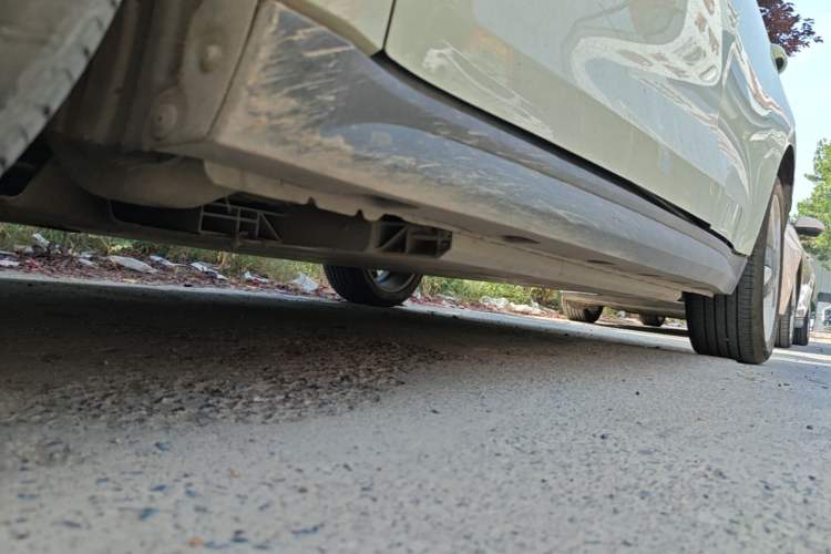 Used ORA Good Cat 2023 401 km Standard Range Premium Trim Ternary Lithium Left Side Sill