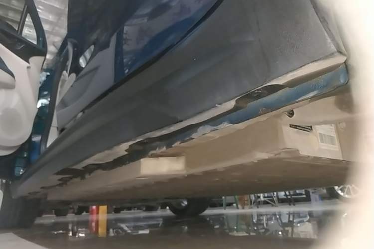 Used ORA Good Cat 2023 401 km Standard Range Premium Version Lithium Iron Phosphate Left Side Sill