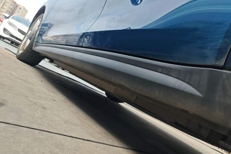 Used ORA Good Cat 2023 401 km Standard Range Prestige Version Lithium Iron Phosphate Left Side Sill