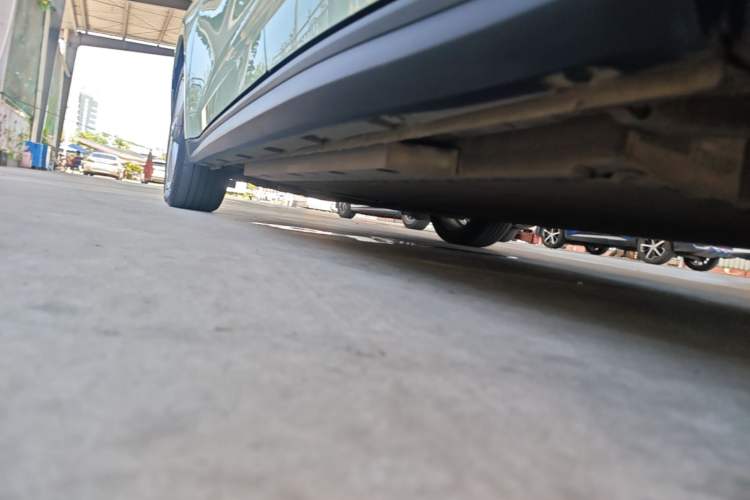 Used ORA Good Cat 2023 401 km Standard Range Premium Version Lithium Iron Phosphate Left Side Sill
