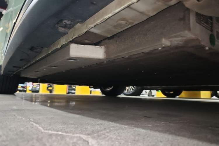 Used ORA Good Cat 2023 401 km Standard Range Premium Version Lithium Iron Phosphate Left Side Sill