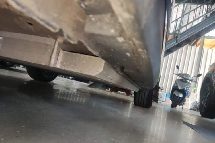 Used ORA Good Cat 2023 401 km Standard Range Comfort Version Lithium Iron Phosphate Left Side Sill