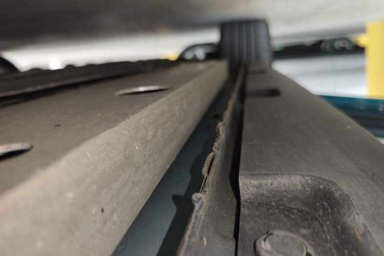 Used ORA Good Cat 2023 401 km Standard Range Prestige Version Lithium Iron Phosphate Left Side Sill