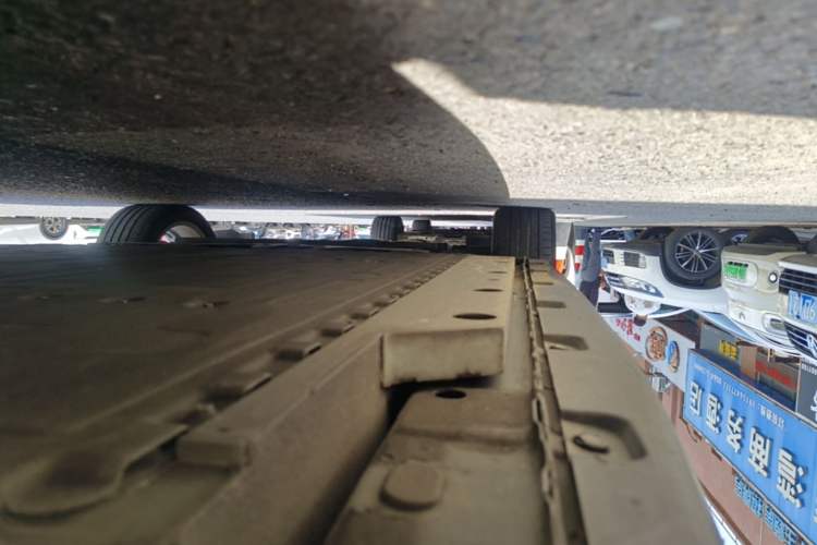 Used ORA Good Cat 2023 401 km Standard Range Prestige Version Lithium Iron Phosphate Left Side Sill