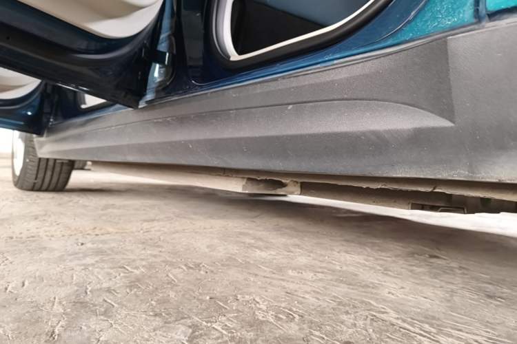 Used ORA Good Cat 2023 401 km Standard Range Luxury Version Lithium Iron Phosphate Left Side Sill
