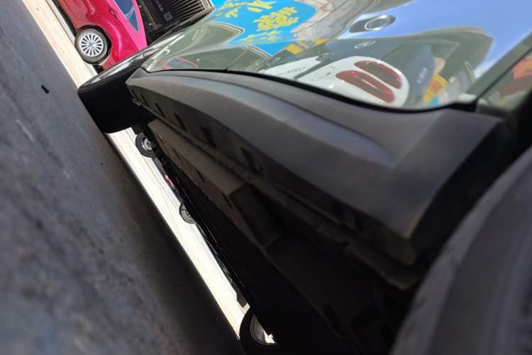 Used ORA Good Cat 2023 401 km Standard Range Luxury Version Lithium Iron Phosphate Left Side Sill