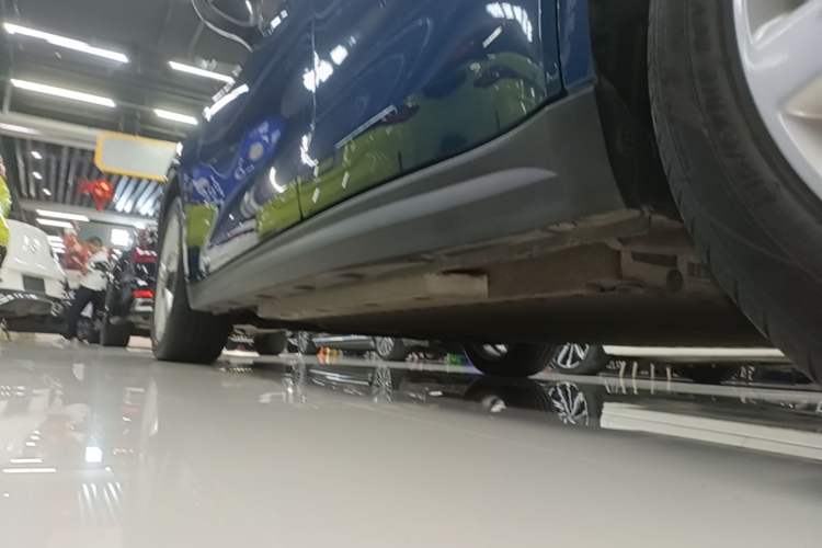 Used ORA Good Cat 2023 401 km Standard Range Luxury Version Lithium Iron Phosphate Left Side Sill