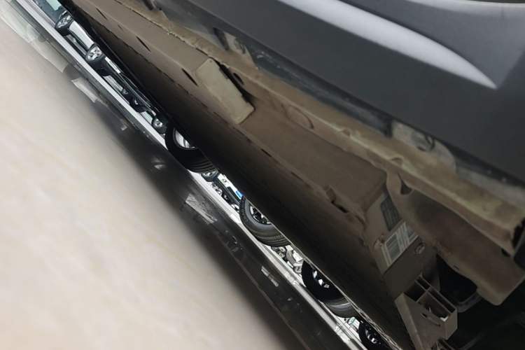 Used ORA Good Cat 2023 401 km Standard Range Luxury Version Lithium Iron Phosphate Left Side Sill
