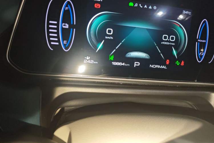 Used ORA Good Cat 2023 401 km Standard Range Premium Version Lithium Iron Phosphate Odometer Close Up