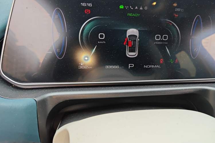 Used ORA Good Cat 2023 401 km Standard Range Premium Version Lithium Iron Phosphate Odometer Close Up