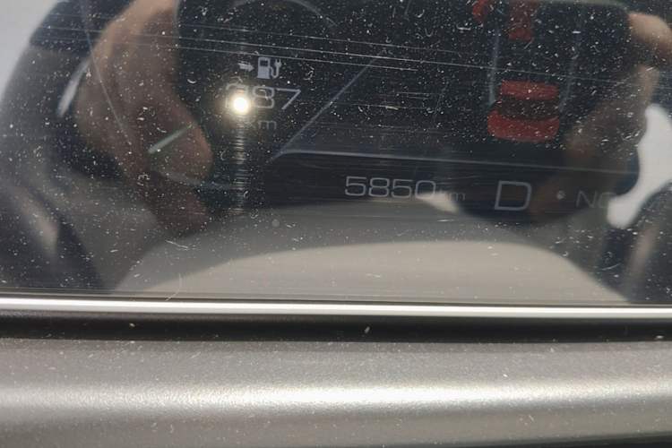 Used ORA Good Cat 2023 401 km Standard Range Luxury Version Lithium Iron Phosphate Odometer Close Up
