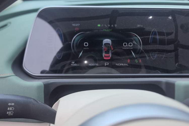 Used ORA Good Cat 2023 401 km Standard Range Luxury Version Lithium Iron Phosphate Odometer Close Up